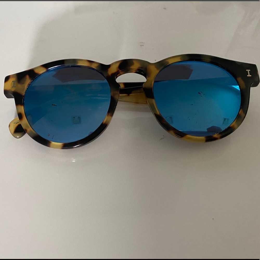 blue lens tortoise frame illestevas